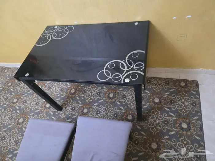 طاولات وكراسي متعددة الاشكال 1