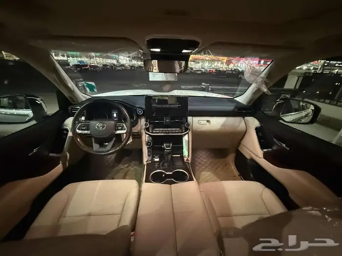 لاندكروزر 2024 GXR-L5 فل كامل سعودى ممشى 48500 الف 7