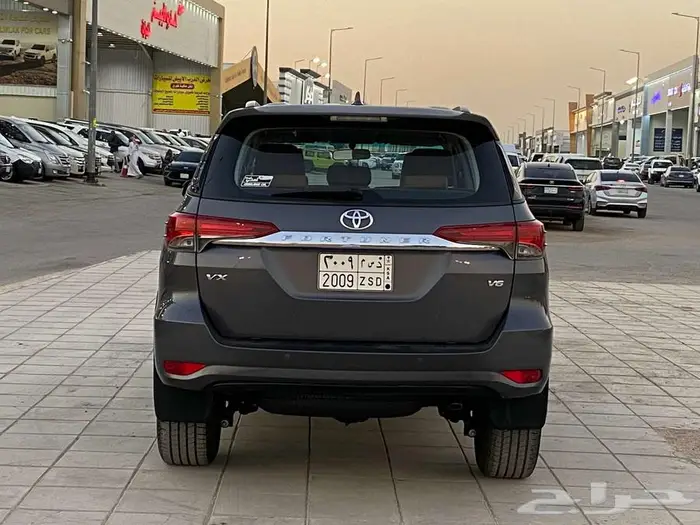 تويوتا فورشنر VX1 بنزين 2018 4