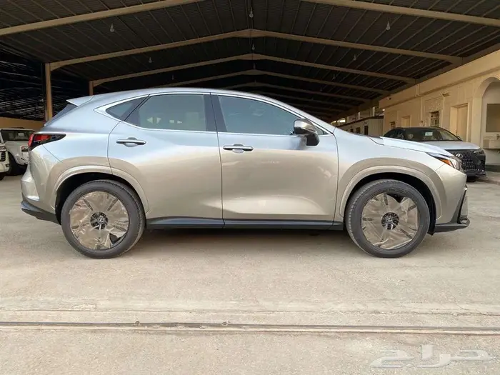 لكزس NX350 AA 2025 4