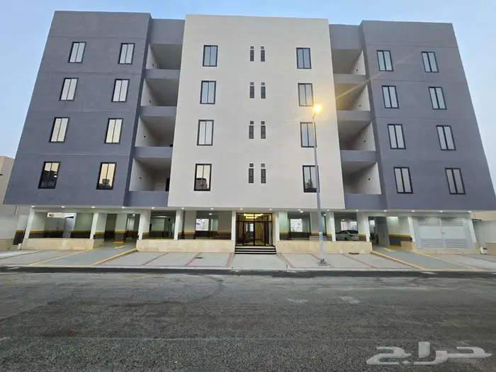 شقة فاخرة ومميزة جدا بتصميم عصري وموقع مميز بالمحمدية 1