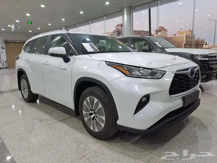 تويوتا هايلندر GLE فتحة هايبرد 2025 ( متوفر لون فضي ) 4