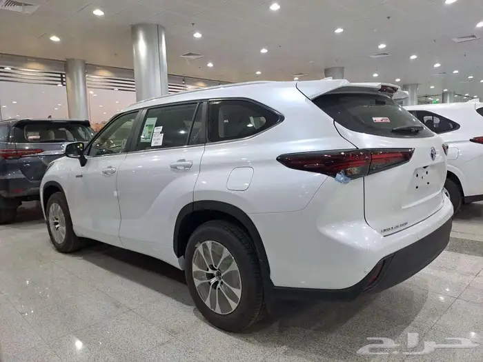 تويوتا هايلندر GLE فتحة هايبرد 2025 ( متوفر لون فضي ) 12