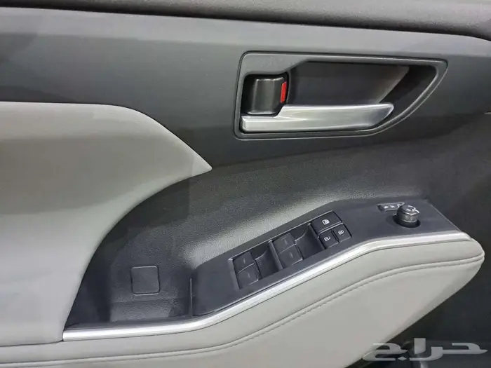 تويوتا هايلندر GLE فتحة هايبرد 2025 ( متوفر لون فضي ) 11