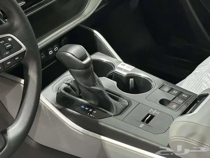 تويوتا هايلاندر LE 4X2 هايبرد 2025 18