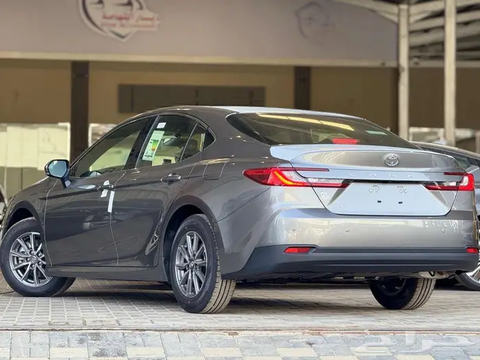 تويوتا كامري ستاندر و نص فل 2025 عروض علي نظام 50 50 4