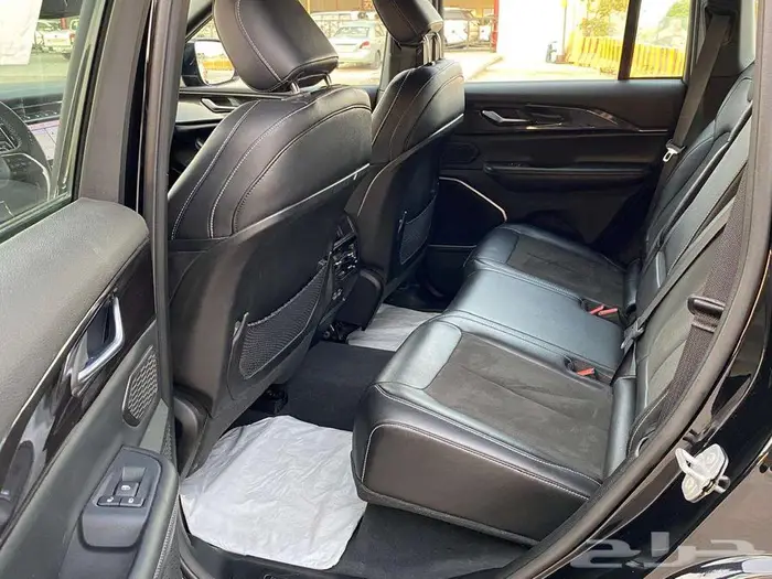 جيب جراند شيروكي لاتيتيود 2023 9