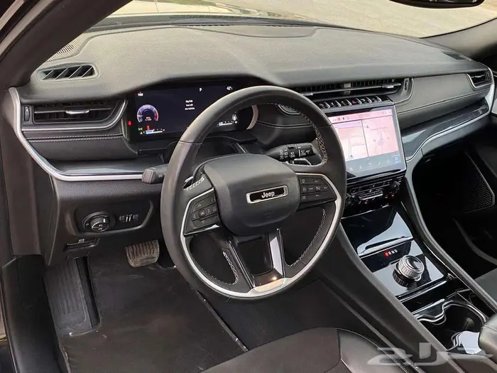 جيب جراند شيروكي لاتيتيود 2023 11