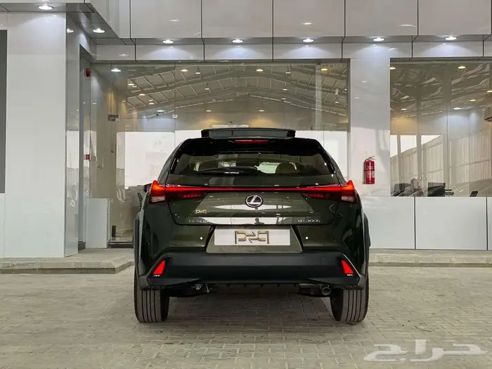 لكزس UX 300 H فل كامل هايبرد 2025 - خليجي 7
