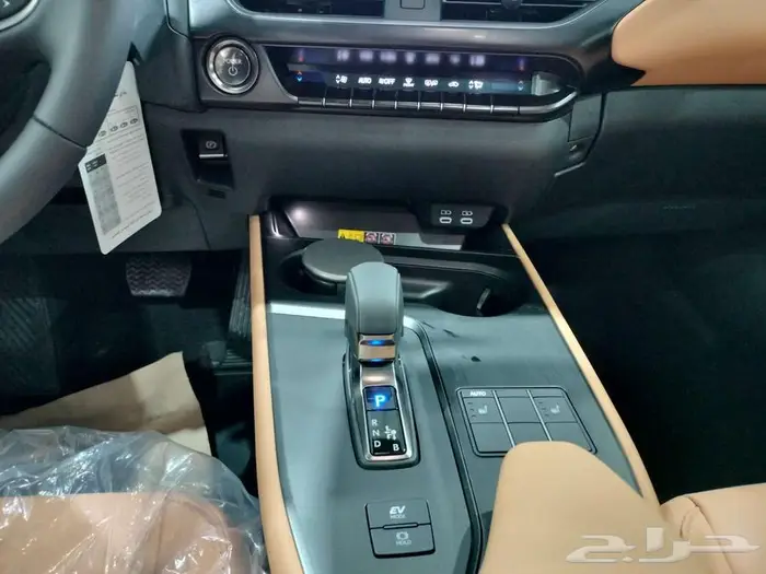 لكزس UX 300 H فل كامل هايبرد 2025 - خليجي 15
