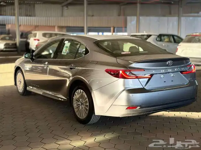 تويوتا كامري LE بنزين 2025 ابيض رمادي اسود 7