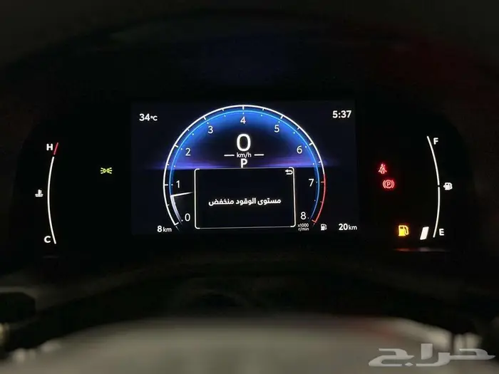 تويوتا كامري LE بنزين 2025 ابيض رمادي اسود 18