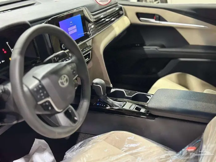 تويوتا كامري LE بنزين 2025 ابيض رمادي اسود 15