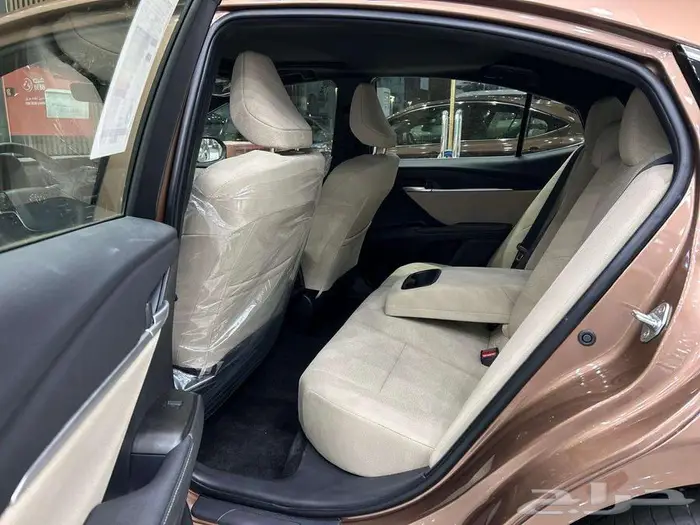 تويوتا كامري LE بنزين 2025 ابيض رمادي اسود 10