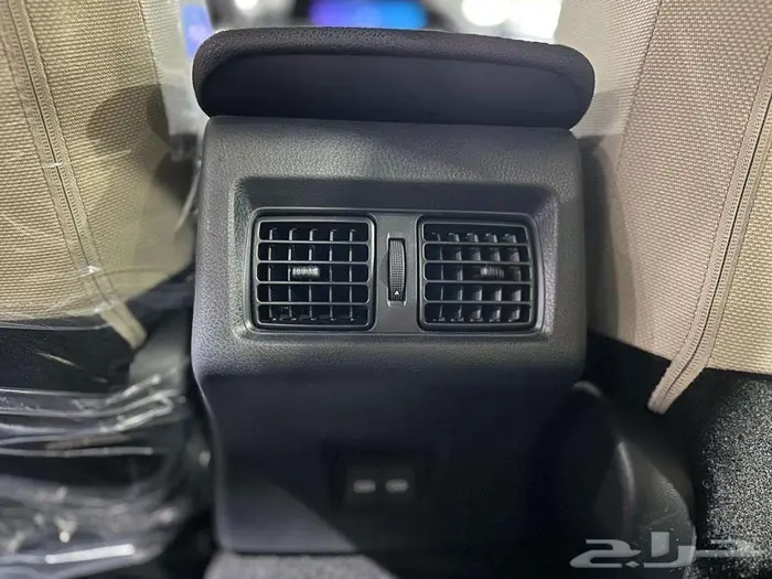 تويوتا كامري LE بنزين 2025 ابيض رمادي اسود 19