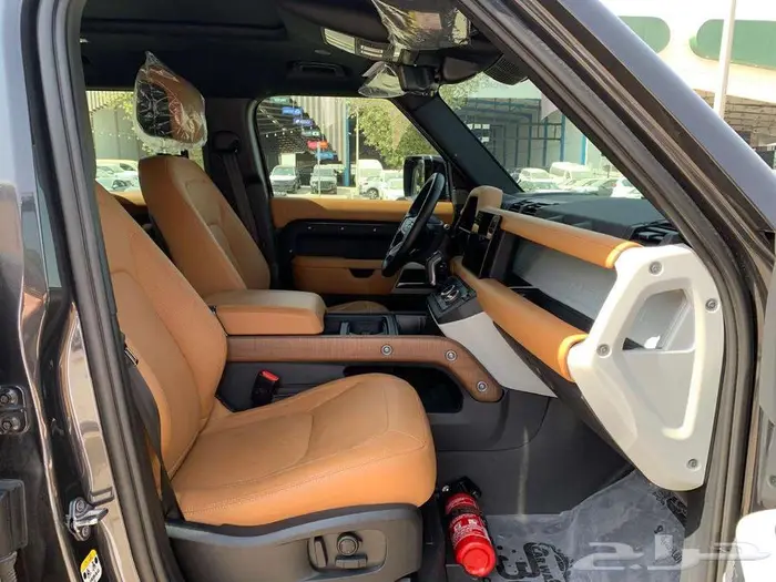 لاندروفر ديفندر 6 سلندر فل كامل 2024 17