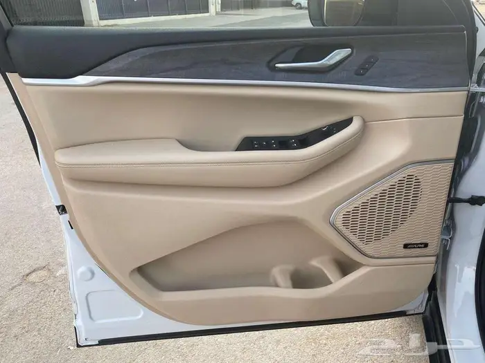 جيب جراند شيروكي 2023 ليمتد 12