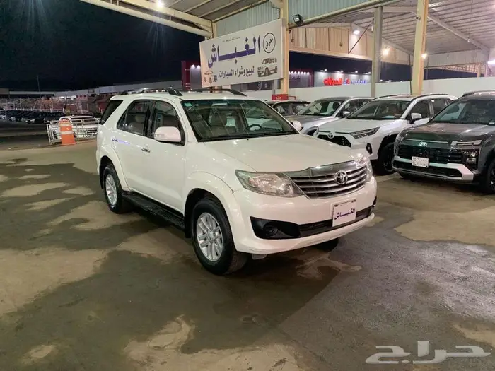 تويوتا فورتشنر موديل 2013 ( بنزين 6 سلندر ) 0