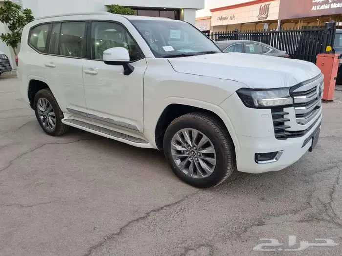 تويوتا لاندكروزر GXR4 بنزين 2025 ابيض اقساط و كاش 0