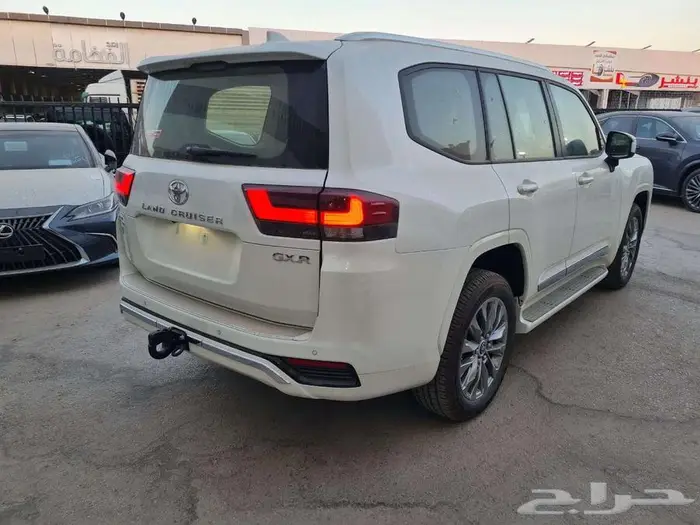 تويوتا لاندكروزر GXR4 بنزين 2025 ابيض اقساط و كاش 3