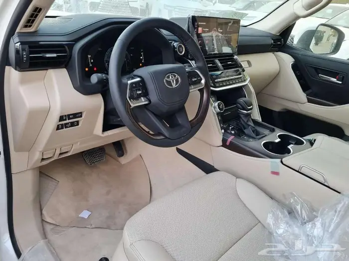 تويوتا لاندكروزر GXR4 بنزين 2025 ابيض اقساط و كاش 5