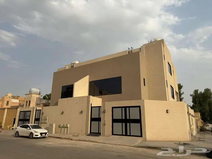 للبيع فلتين مكونة من شقق بالملز بالرياض 0