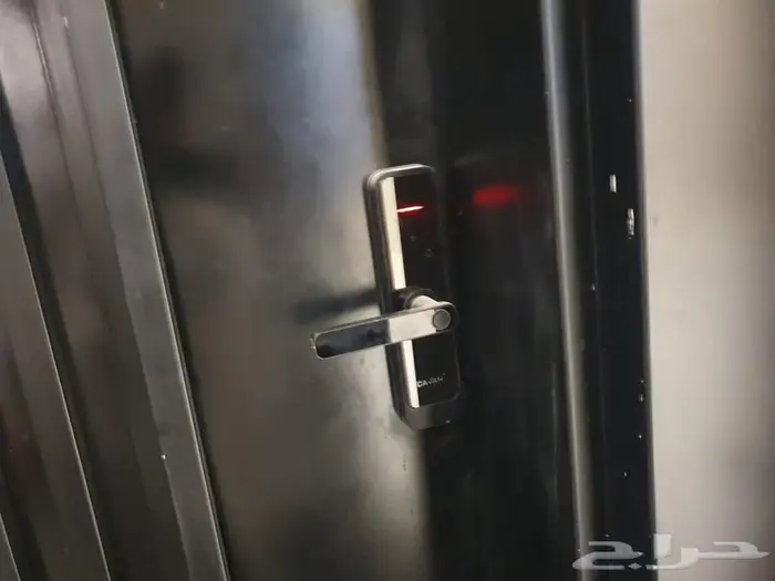 للبيع دور علوي معه شقه مساحه 345 في حي نواره 5