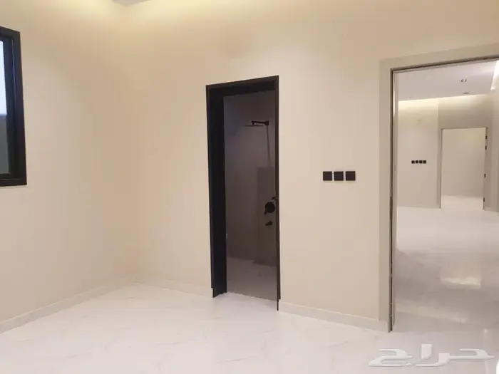 للبيع دور علوي معه شقه مساحه 345 في حي نواره 20