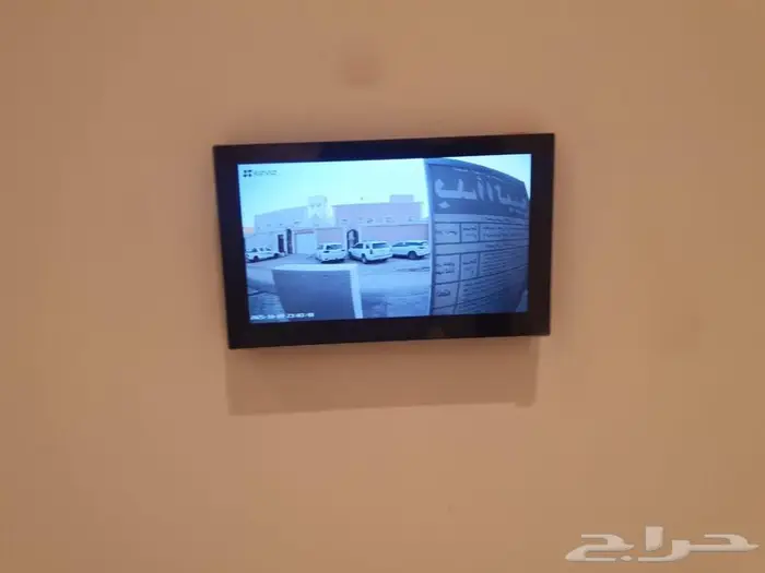 للبيع دور علوي معه شقه مساحه 345 في حي نواره 8