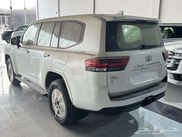 جي اكس ار هدد فتحة سقف بريمي بنزين 2025اللون ابيض - اسود 9