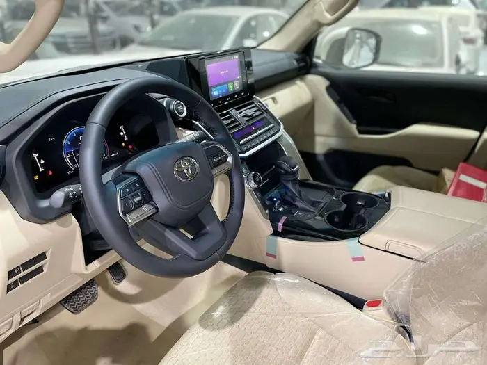 جي اكس ار هدد فتحة سقف بريمي بنزين 2025اللون ابيض - اسود 25