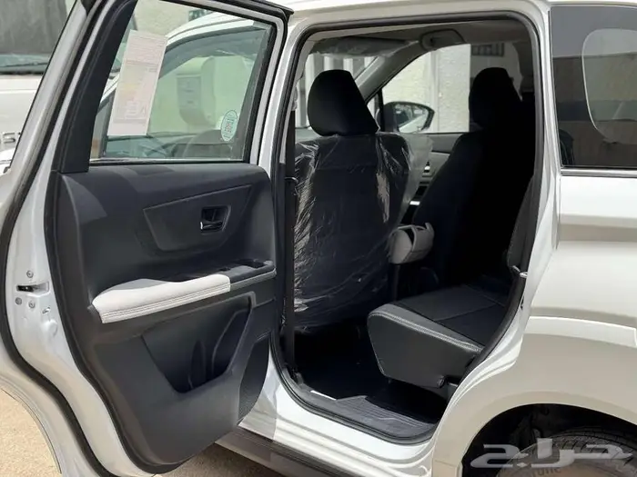 السياره تويوتا فيلوز GLX 5