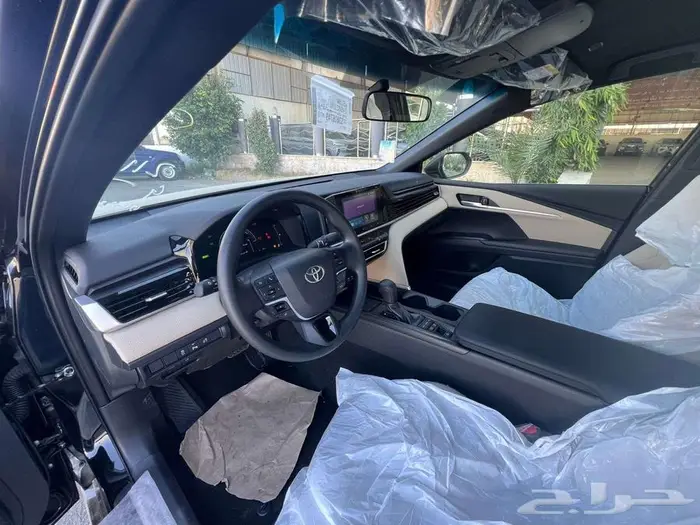 تويوتا كامري E بنزين موديل 2025 اسود 6