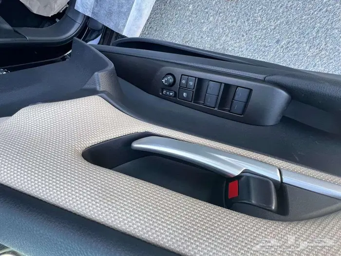 تويوتا كامري E بنزين موديل 2025 اسود 7