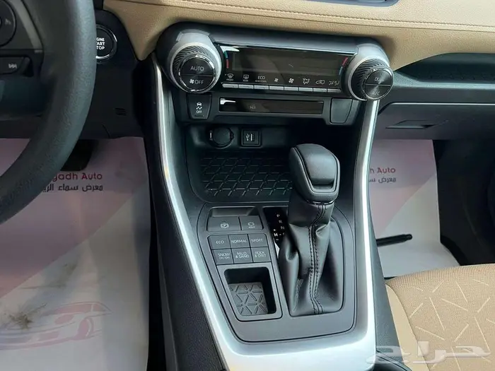 تويوتا راف فور XLE بنزين 2024 متاح اقساط و كاش 12