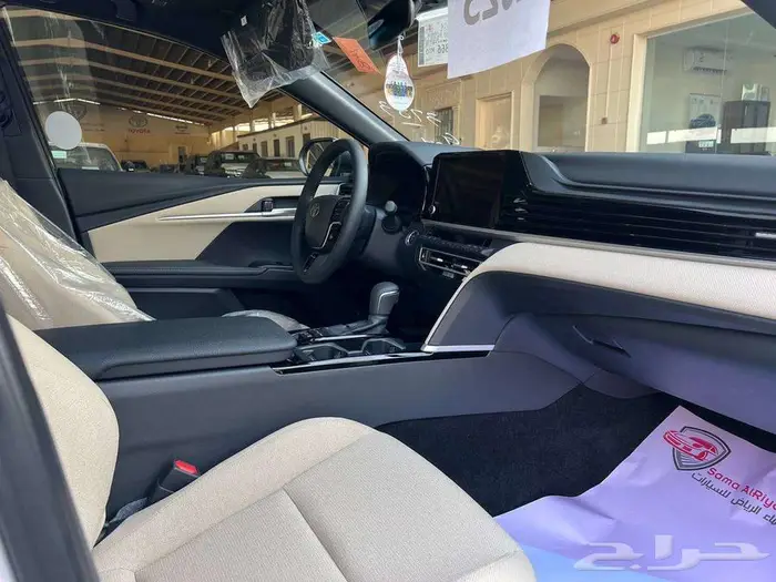 تويوتا كامري LE هايبرد 2025 متاح اقساط و كاش 7