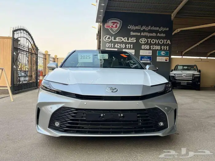 تويوتا كامري LE هايبرد 2025 متاح اقساط و كاش 1