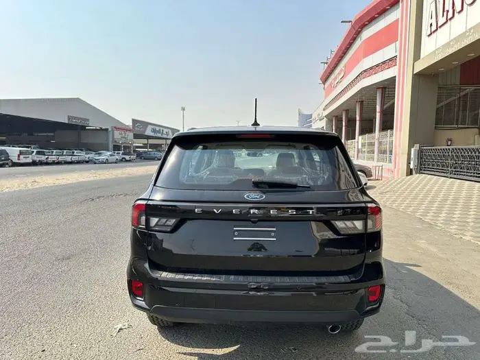 فورد ايفريست XLS دفع رباعي موديل 2025 اقساط او كاش 12