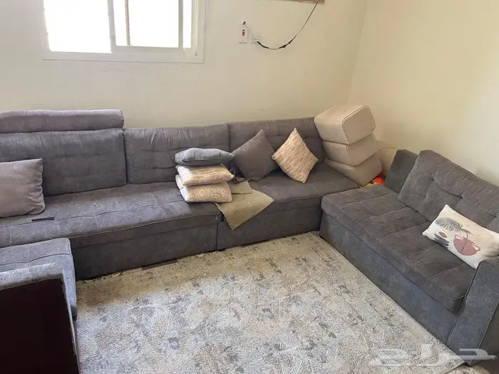 مكيف في حاله جيده وكنب نظيف اربع قطع 0