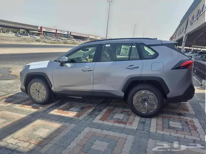 تويوتا راف فور 2025 XLE نص فل عبداللطيف جميل 12