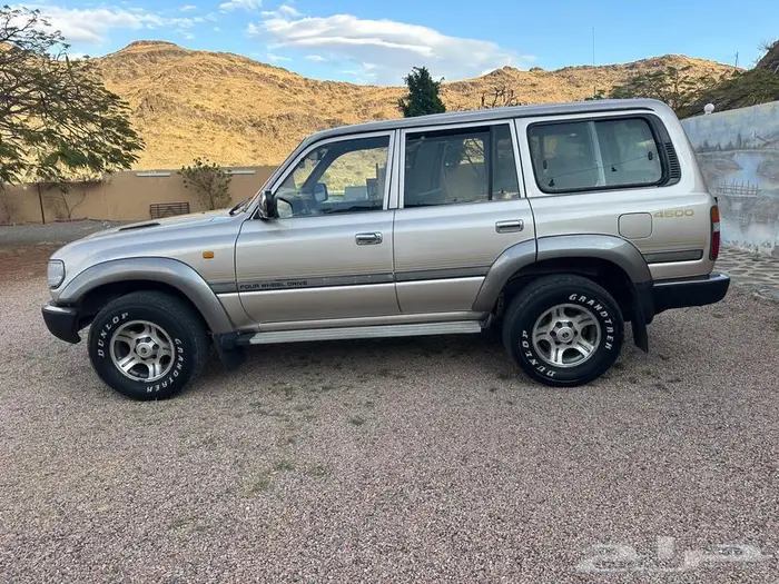 جيب تايوتا موديل 93 8