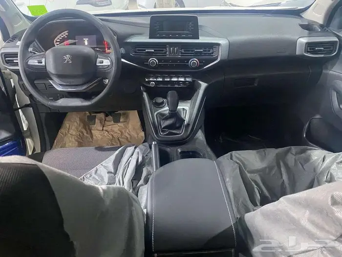 بيجو لاندترك غمارتين قير عادي دبل موديل 2023 4