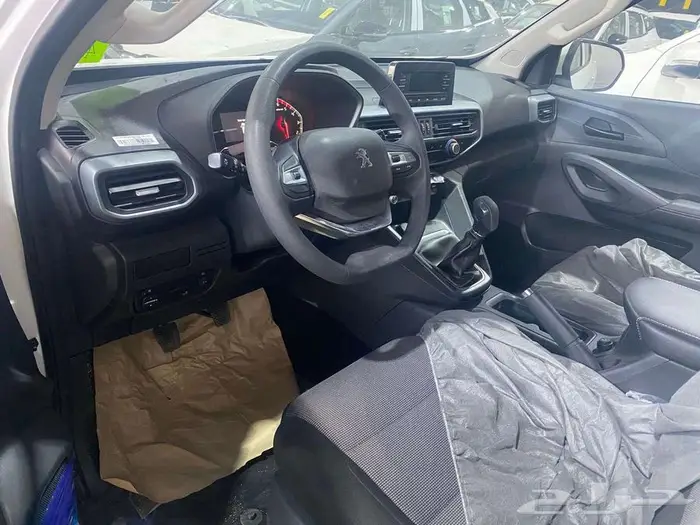 بيجو لاندترك غمارتين قير عادي دبل موديل 2023 3