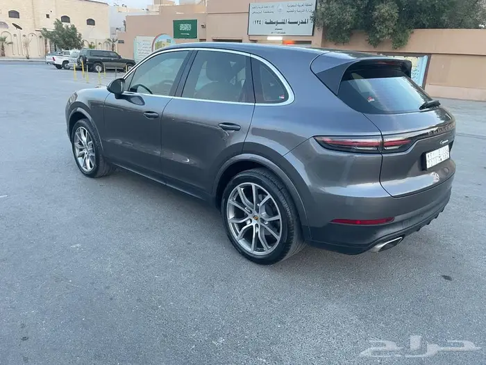 للبيع بورش نظيف كايين 2019 8