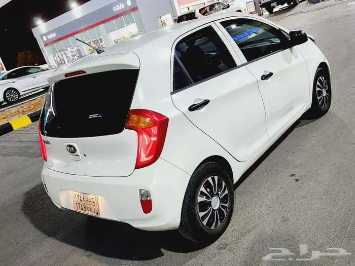 كيا بيكانتو 2015 نظيف جدا 10