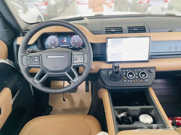 لاند روفر ديفندر سعودي HSE V6 فل 2025 8