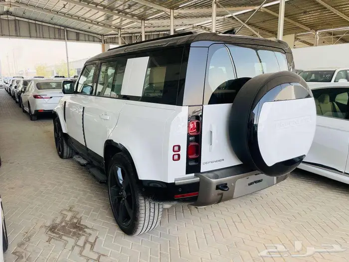 لاند روفر ديفندر سعودي HSE V6 فل 2025 4