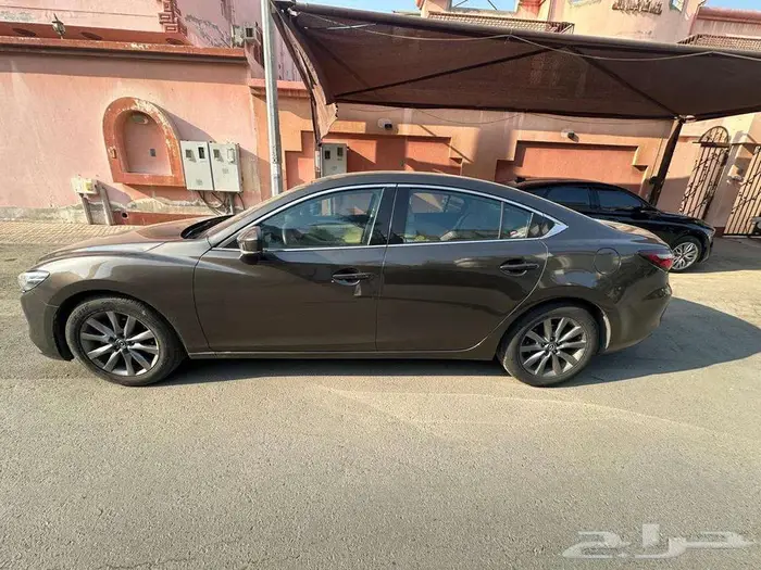 مازدا سيدان. 2020 3