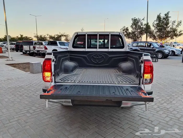 تويوتا هايلوكس غمارتين ديزل GL سعودي 2025 3