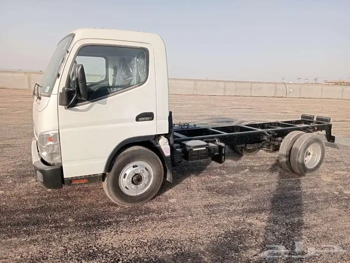 ينا ميتسوبيشي 4x2عادي 4.5 طن 2023 7